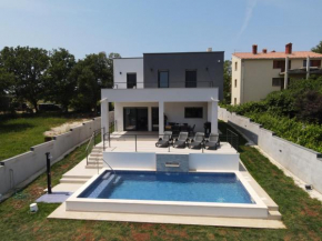 Villa Irena, 4 bedroom Villa with heated pool